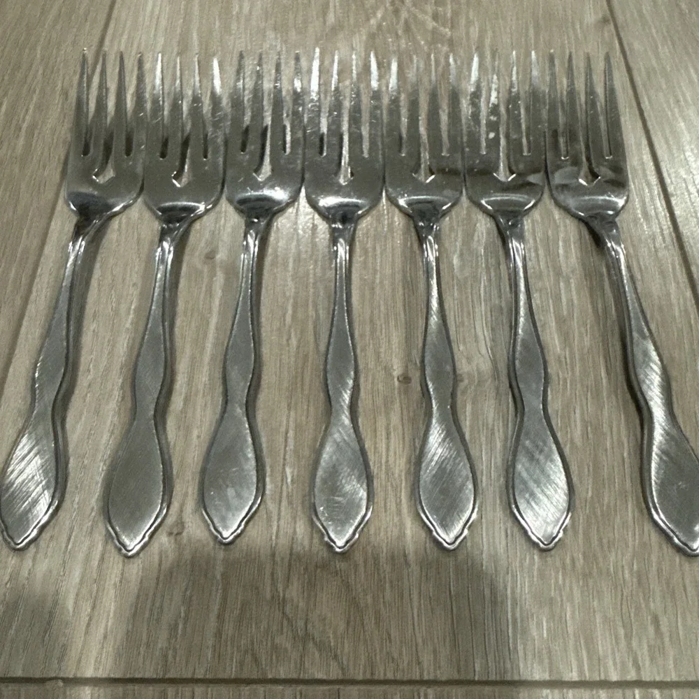 Oneida TWILIGHT 1881 Rogers Stainless Flatware Set of 7 Salad Forks 6 1/4